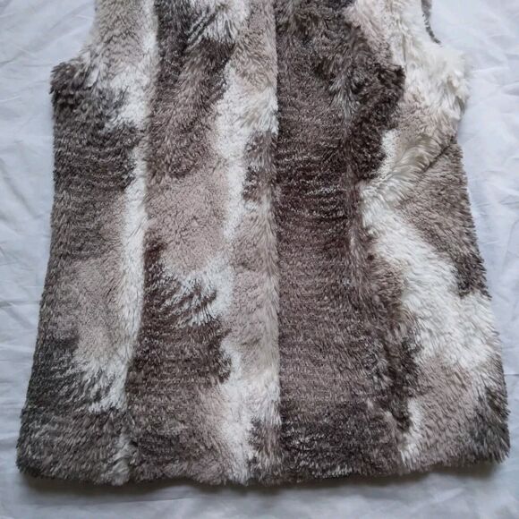 CAbi #3179 Aspen Faux Fur Vest Jacket Coat Ivory Mocha Tan Brown Full Zip Size M - Picture 3 of 10